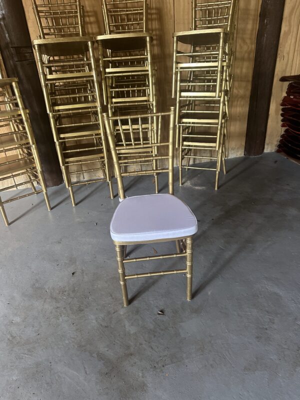 Gold resin banquet chair - Image 3